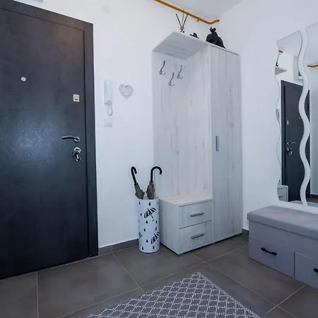 Athena Lägenhet Lukavica